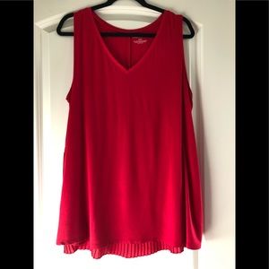 Red top with pleated back detail🌹